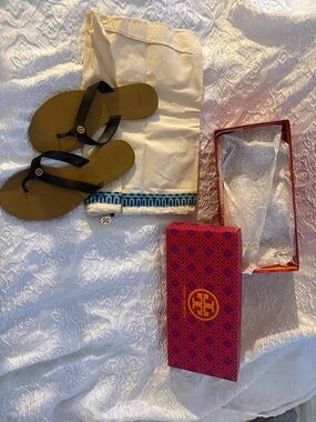Tory Burch Black Leather Logo Flip Flops 7